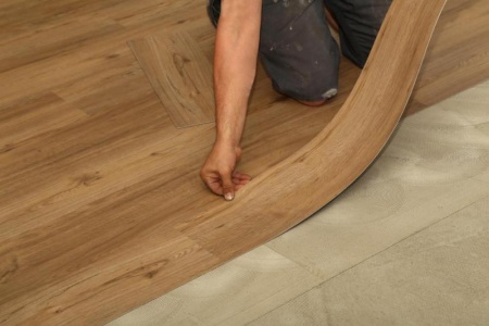 Le parquet flottant permet une pose sans clouage &agrave; Maizi&egrave;res-l&egrave;s-Metz