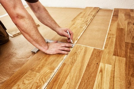 Pose de parquet massif &agrave; Maizi&egrave;res-l&egrave;s-Metz, clou&eacute; ou coll&eacute; ?